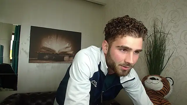 KyloEast Chat XXX in diretta