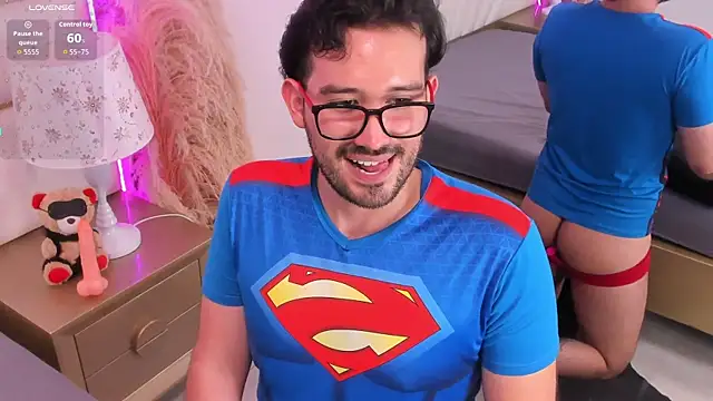 AdrianSith Show in webcam