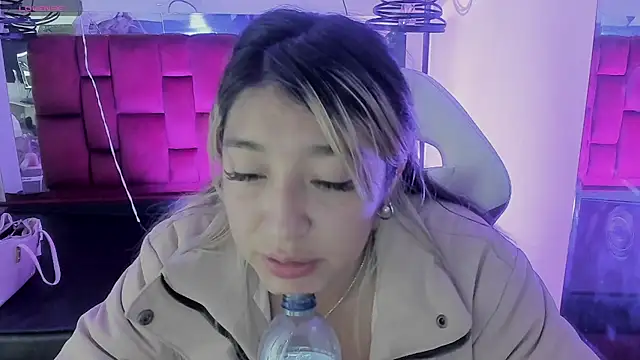 Dahiana_Dmour_ 现场XXX聊天