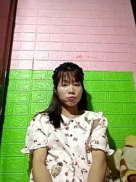 AmyLinee01 即時 XXX 聊天
