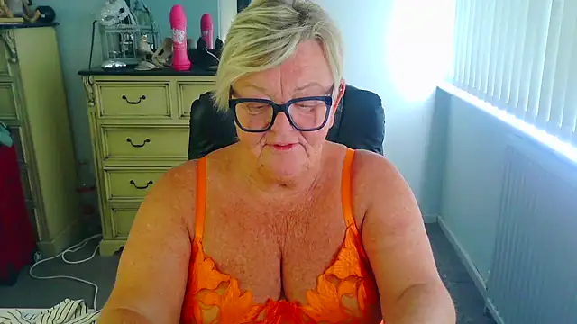 BridgetBlueEyes' Live XXX Chat