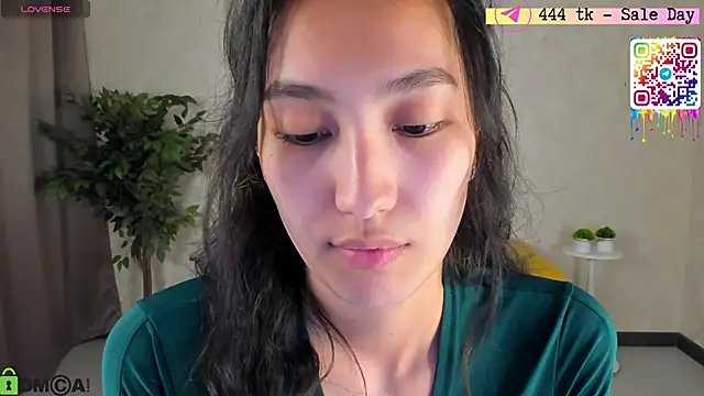 FlirtyAura's Live XXX Chat