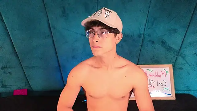 Aaron_Eze – Naživo XXX chat