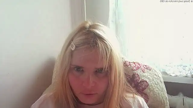 Онлайн чат XXX HornyElena