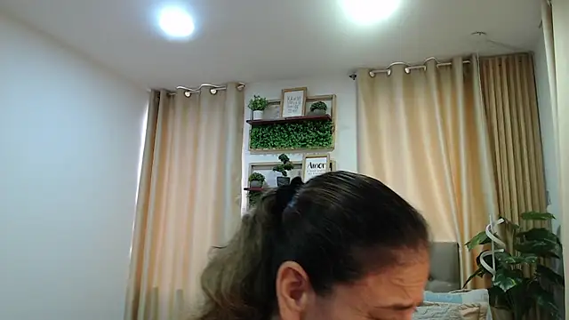 sasi_luna Adlı Modelin Canlı XXX Sohbeti
