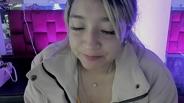 Dahiana_Dmour_'s Live XXX Chat