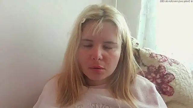 Chat +18 de HornyElena ao vivo