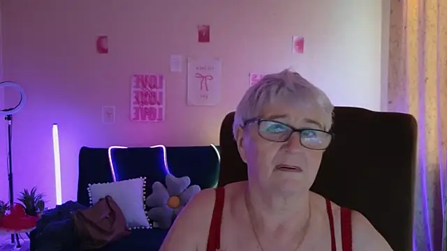 Sandra_Snowflake's Live XXX Chat