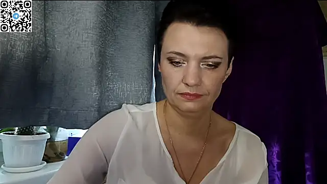 Chatroom XXX en direct de HotMamaQueen234