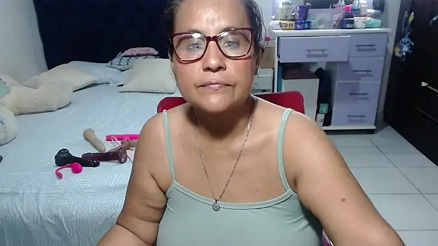 pervert_mommy_ Show in webcam