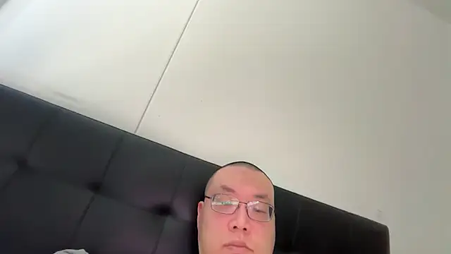 happynewyear111222 Webcam Show