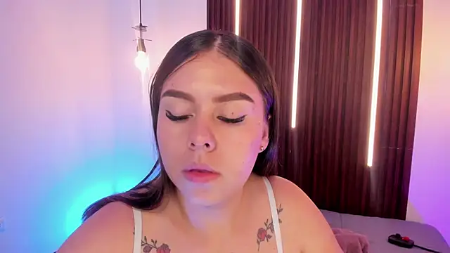ArianaBaker Adlı Modelin Canlı XXX Sohbeti