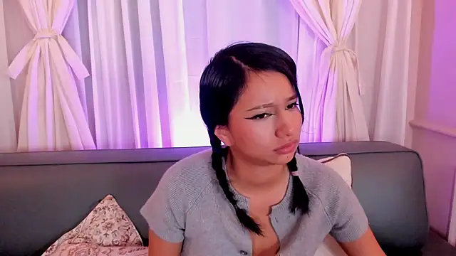alison_ferrera_'s Live XXX Chat
