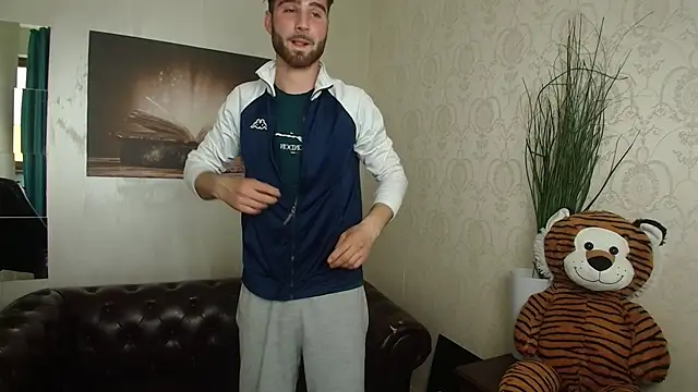 KyloEast Show in webcam