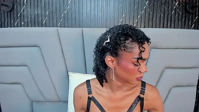 NaomiSteward Show in webcam
