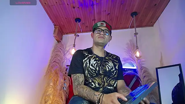 Show modela Nickk_21_ na web-kameri