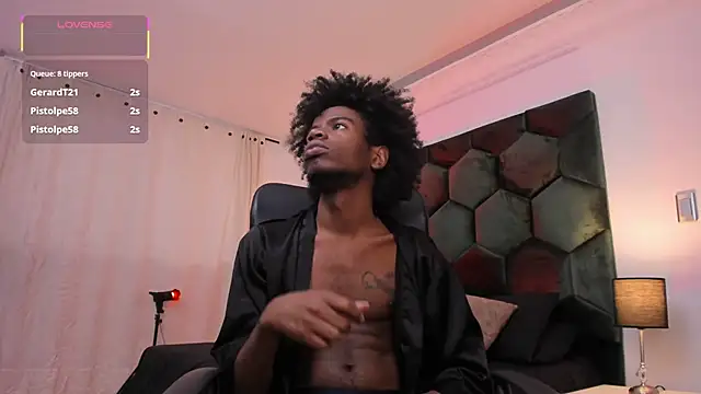 Show modela AllexJacob na web-kameri