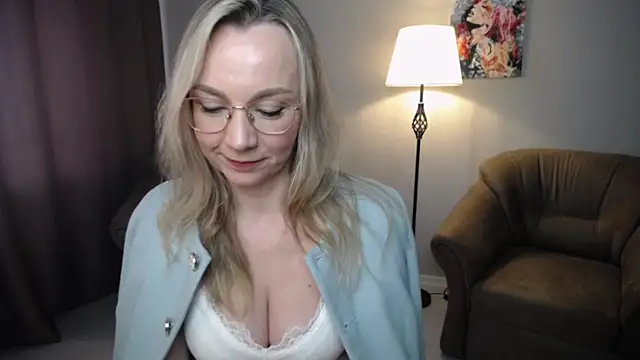 Chat +18 de Ava_Elior ao vivo