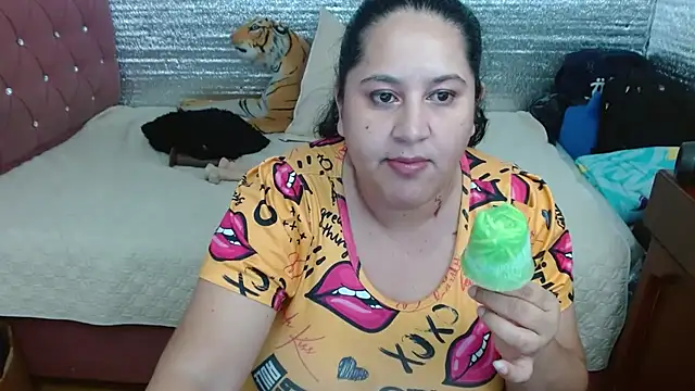 EMILY-NESSA Chat XXX live