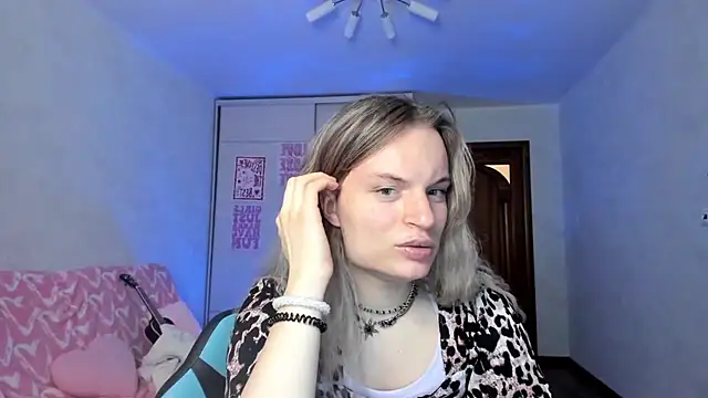 Show modela milliKira006 na web-kameri