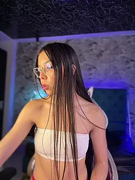 Emiily_Rouse Adlı Modelin Canlı XXX Sohbeti