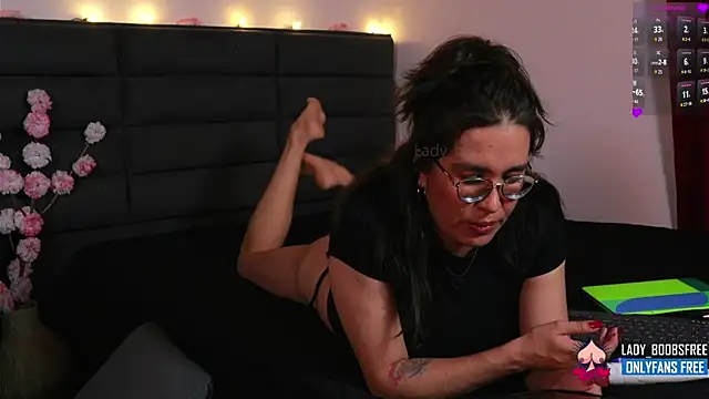 Chat +18 de kathieandpovcock1 ao vivo