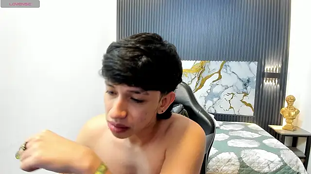 Chat XXX Live AdrianFranko