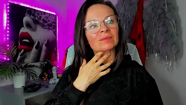 Chat +18 de HelenLuxx ao vivo