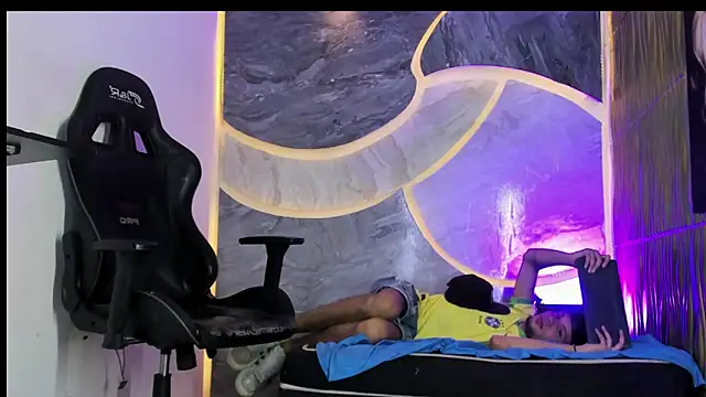 Iam_steven_'s Webcam Show