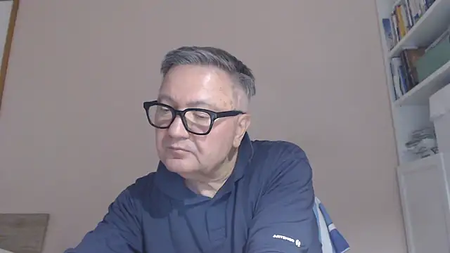 YOU6me élő XXX-chatje