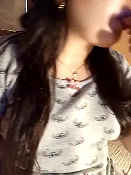 LONA-_- Chat XXX in diretta