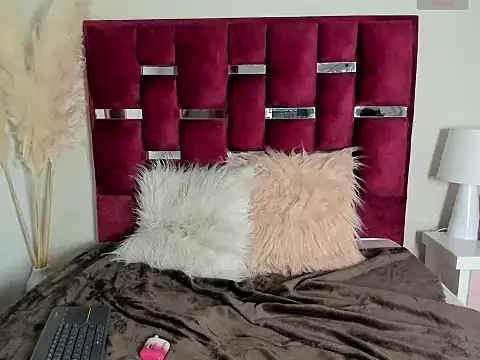 KayleeMei Adlı Modelin Canlı XXX Sohbeti