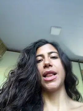 deusaludovica Adlı Modelin Canlı XXX Sohbeti