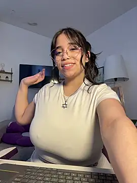 tati_reyessのライブXXXチャット