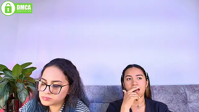 دردشة Jules_n_Gia الجنسية المباشرة