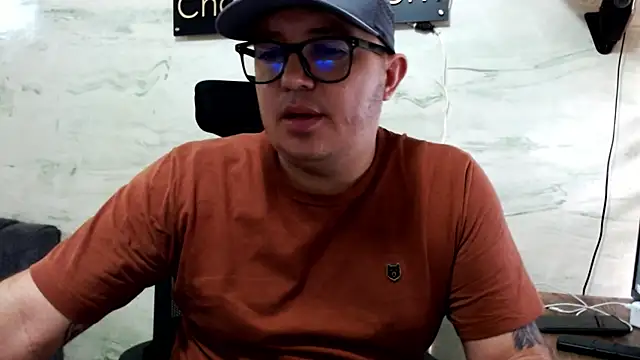 maximo_daddy: διαδικτυακό σόου στην κάμερα