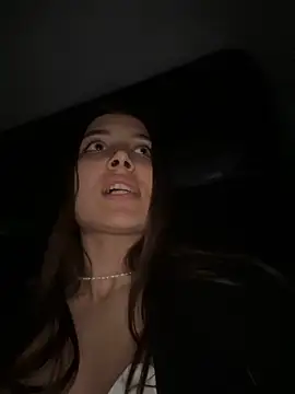 ICrazyOneIRL Show in webcam