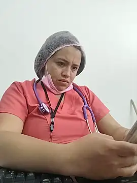 Nurse_Alice-7 élő XXX-chatje