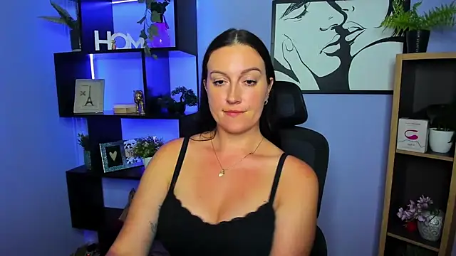 XXX chat uživo modela FUN_AMI