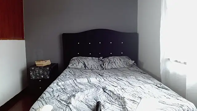 Emilia_1995's Live XXX Chat