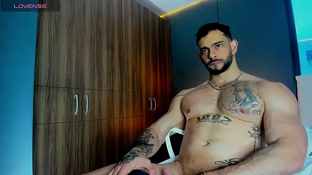 massimo_visconti's Live XXX Chat