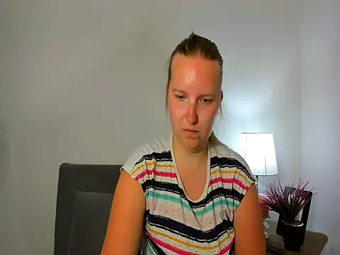 Show modela RoseTeacherX na web-kameri
