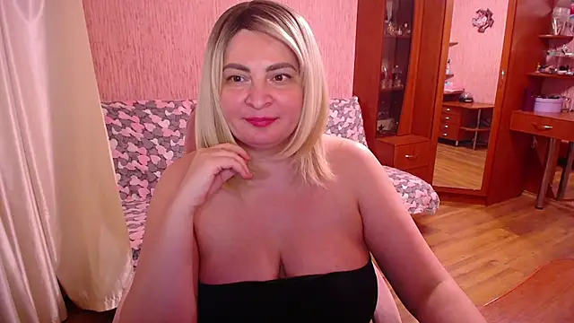 -MeowMeow Adlı Modelin Canlı XXX Sohbeti