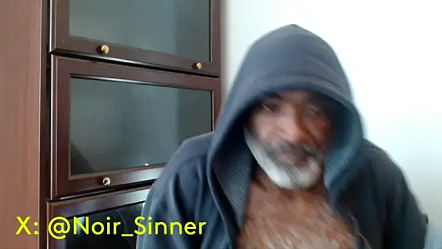 sinnernoir: διαδικτυακό σόου στην κάμερα