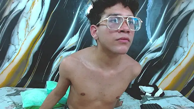Show de LAYAN_FEMBOY na webcam