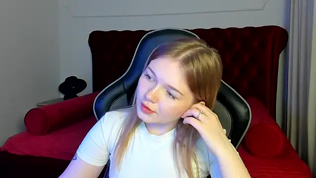 ElinaVale Adlı Modelin Canlı XXX Sohbeti