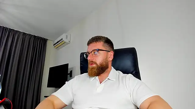Show modela Findom_guy na web-kameri