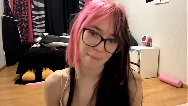 WifeAileen Show in webcam