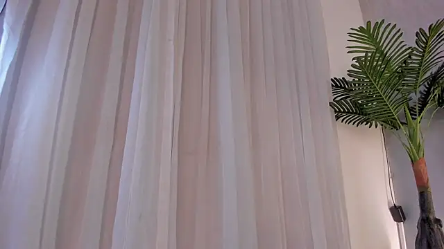 XXX chat uživo modela CannelaSmith