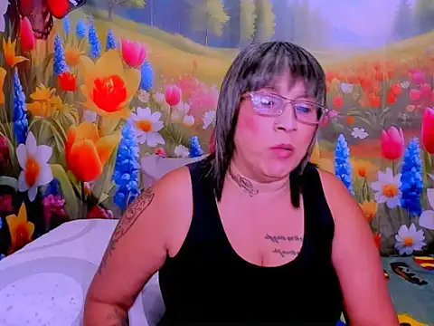 indianroxy's Live XXX Chat